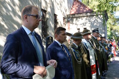 Odsłonięcie tablicy pamiątkowej na kwaterze żołnierzy polskich w Przemyślu