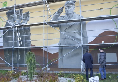 Mural przestawiający gen. Władysława Sikorskiego w Tuszowie Narodowym