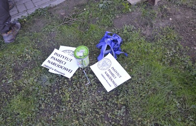 Prace przy muralu przestawiającym gen. Władysława Sikorskiego w Tuszowie Narodowym