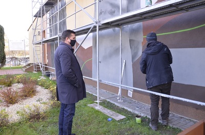 Mural przestawiający gen. Władysława Sikorskiego w Tuszowie Narodowym