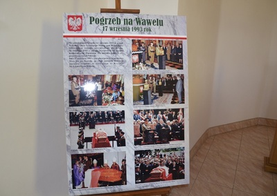 Wizyta przedstawicieli IPN Oddział w Rzeszowie w tuszowskiej kaplicy na cmentarzu parafialnym