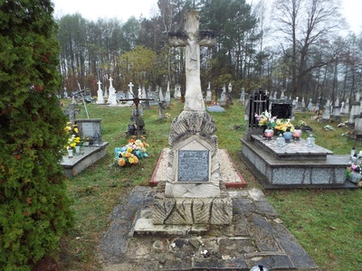 Pomnik na mogile zbiorowej mieszkańców wsi Rudka w Nowym Bruśnie przed remontem