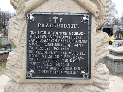 Pomnik na mogile zbiorowej mieszkańców wsi Rudka w Nowym Bruśnie po remoncie
