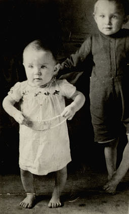 Dzieci Ulmów. Od lewej Antoś i Franuś.