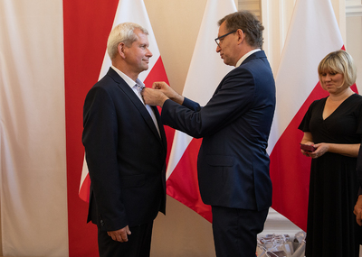 Józef Frączek odznaczony przez dra Jarosława Szarka KWiS. Fot. Igor Witowicz