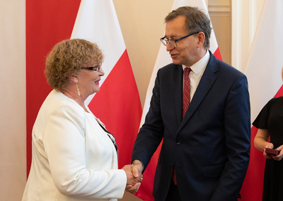 Teresa Kida odznaczona przez dra Jarosława Szarka KWiS. Fot. Igor Witowicz