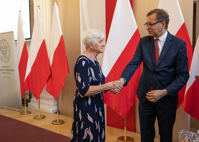 Elżbieta Wałczyńska odznaczona przez dra Jarosława Szarka KWiS. Fot. Igor Witowicz