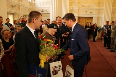 Uroczystość wręczenia Krzyży Oficerskich Orderu Odrodzenia Polski. Fot. Piotr Szopa