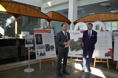 Zastępca Dyrektora Oddziału NBP w Rzeszowie Bogusław Kapusta i Dyrektor Oddziału IPN Oddział w Rzeszowie dr Dariusz Iwaneczko