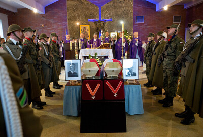 Uroczystości pogrzebowe Żołnierzy Niezłomnych, Leopolda Rząsy i Michała Zygo, na cmentarzu komunalnym Wilkowyja w Rzeszowie. Fot. IPN/Igor Witowicz