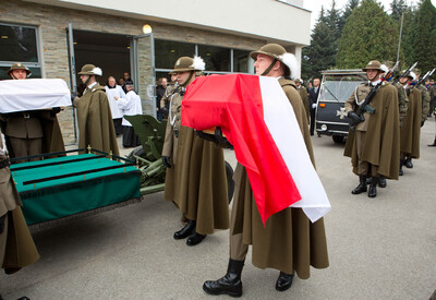Uroczystości pogrzebowe Żołnierzy Niezłomnych, Leopolda Rząsy i Michała Zygo, na cmentarzu komunalnym Wilkowyja w Rzeszowie.Fot.IPN/Igor Witowicz