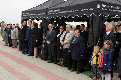 Uroczystości pogrzebowe Żołnierzy Niezłomnych, Leopolda Rząsy i Michała Zygo, na cmentarzu komunalnym Wilkowyja w Rzeszowie.Fot.IPN/Igor Witowicz