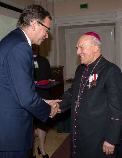 Uroczystość wręczenia Nagrody Honorowej „Świadek Historii” przez prezesa IPN dr Jarosława Szarka dla ks. bp. Edwarda Frankowskiego. Fot. Igor Witowicz.
