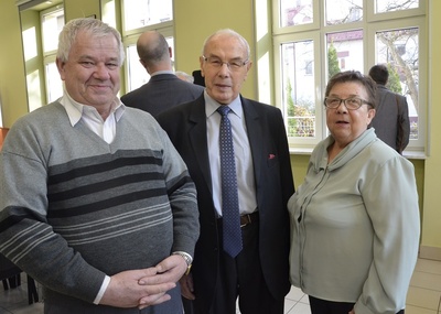 Córka Michała Zygo pani Krystyna Wołowiec z mężem oraz brat Leopolda Rząsy pan Eugeniusz Rząsa. Fot. K. Gajda-Bator