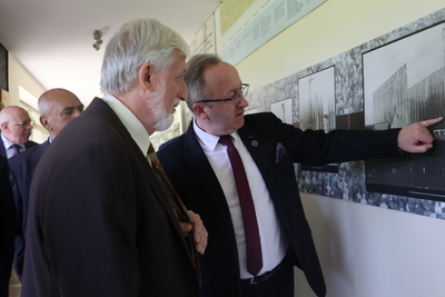 Zwiedzanie Muzeum Jana Pawła II oraz wystawy „A jutro jest nieznane. Podziemna Solidarność w Stalowej Woli 1982-1989”. Fot. Katarzyna Gajda-Bator (IPN)