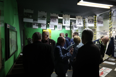 Zwiedzanie Muzeum Jana Pawła II oraz wystawy „A jutro jest nieznane. Podziemna Solidarność w Stalowej Woli 1982-1989”. Fot. Katarzyna Gajda-Bator (IPN)