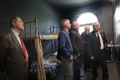 Zwiedzanie Muzeum Jana Pawła II oraz wystawy „A jutro jest nieznane. Podziemna Solidarność w Stalowej Woli 1982-1989”. Fot. Katarzyna Gajda-Bator (IPN)