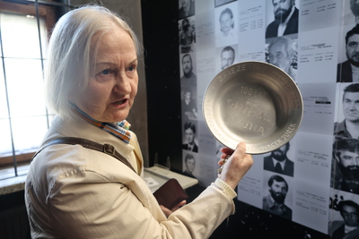 Zwiedzanie Muzeum Jana Pawła II oraz wystawy „A jutro jest nieznane. Podziemna Solidarność w Stalowej Woli 1982-1989”. Fot. Katarzyna Gajda-Bator (IPN)