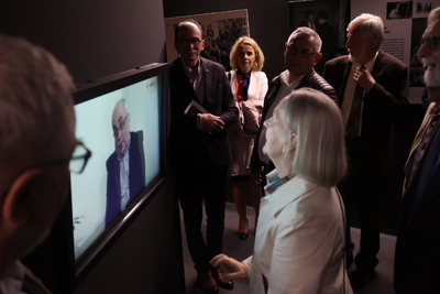 Zwiedzanie Muzeum Jana Pawła II oraz wystawy „A jutro jest nieznane. Podziemna Solidarność w Stalowej Woli 1982-1989”. Fot. Katarzyna Gajda-Bator (IPN)