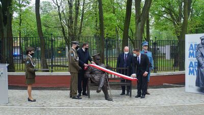 Odsłonięcie ławeczki generała Hallera (9)