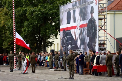 Odsłonięcie tablicy pamiątkowej ku czci Stanisława Sędziaka (fot. Marcin Górka/14. Zachodniopomorska Brygady Obrony Terytorialnej)