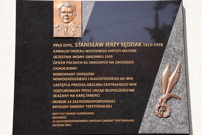 Odsłonięcie tablicy pamiątkowej ku czci Stanisława Sędziaka (fot. Marcin Górka/14. Zachodniopomorska Brygady Obrony Terytorialnej)