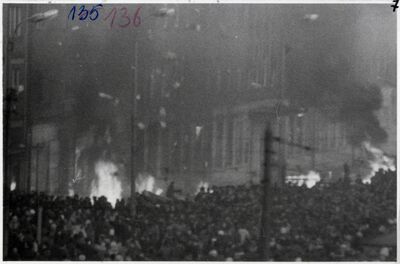 Atak manifestantów na siedzibę KW PZPR (IPN Sz 0012/323 t. 2)