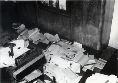 Zniszczenia wewnątrz konsulatu ZSRS (IPN Sz 009/1460)