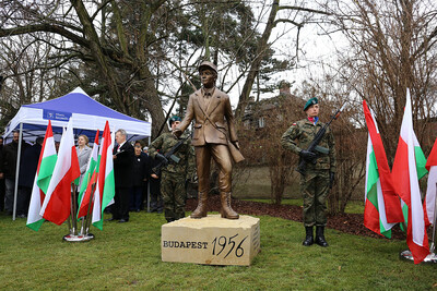 Odsłonięcie pomnika „Chłopca z Pesztu”