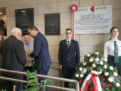 Uroczyste odsłonięcie tablicy upamiętniającej członków młodzieżowej organizacji antykomunistycznej – Warszawa, 1 marca 2019. Fot. Sławek Kasper (IPN)