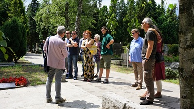 Wakacyjny spacer z historią. Cmentarz Wojskowy na Powązkach – „Tajemnice nekropolii”. Dolinka Katyńska – Warszawa, 14 lipca 2019