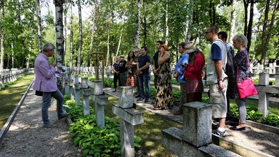 Wakacyjny spacer z historią. Cmentarz Wojskowy na Powązkach – „Tajemnice nekropolii”. Kwatera żołnierzy wojny polsko-bolszewickiej – Warszawa, 14 lipca 2019