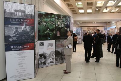 Wernisaż angielskiej wersji wystawy „Zimna wojna. Krótka historia podzielonego świata” – Bukareszt (Rumunia), 5 grudnia 2019. Fot. Instytut Polski w Bukareszcie