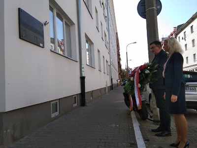 W 76. rocznicę wkroczenia na warszawską Pragę wojsk sowieckich i ludowego Wojska Polskiego Oddział IPN w Warszawie oddaje hołd ofiarom zbrodni komunistycznych (Strzelecka 8)– Warszawa, 14 września 2020