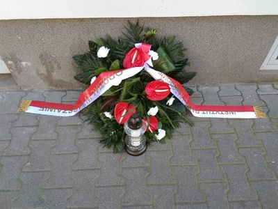 W 76. rocznicę wkroczenia na warszawską Pragę wojsk sowieckich i ludowego Wojska Polskiego Oddział IPN w Warszawie oddaje hołd ofiarom zbrodni komunistycznych (Strzelecka 8)– Warszawa, 14 września 2020