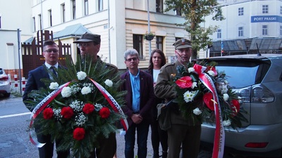 W 76. rocznicę wkroczenia na warszawską Pragę wojsk sowieckich i ludowego Wojska Polskiego Oddział IPN w Warszawie oddaje hołd ofiarom zbrodni komunistycznych (ul. Sierakowskiego 7)– Warszawa, 14 września 2020