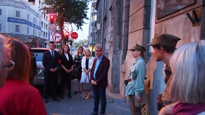 W 76. rocznicę wkroczenia na warszawską Pragę wojsk sowieckich i ludowego Wojska Polskiego Oddział IPN w Warszawie oddaje hołd ofiarom zbrodni komunistycznych (ul. Sierakowskiego 7) – Warszawa, 14 września 2020