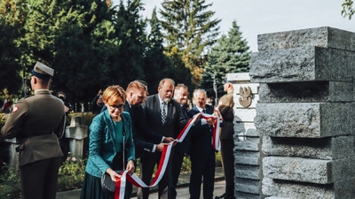 Odsłonięcie rozbudowanej kwatery Batalionu „Pięść” na warszawskich Powązkach – Warszawa, 4 października 2020. Fot. Karol Dardziński (BUWiM IPN))