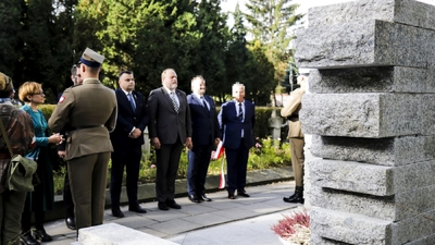 Odsłonięcie rozbudowanej kwatery Batalionu „Pięść” na warszawskich Powązkach – Warszawa, 4 października 2020. Fot. Karol Dardziński (BUWiM IPN))