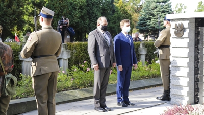 Odsłonięcie rozbudowanej kwatery Batalionu „Pięść” na warszawskich Powązkach – Warszawa, 4 października 2020. Fot. Karol Dardziński (BUWiM IPN))