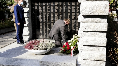 Odsłonięcie rozbudowanej kwatery Batalionu „Pięść” na warszawskich Powązkach – Warszawa, 4 października 2020. Fot. Karol Dardziński (BUWiM IPN))