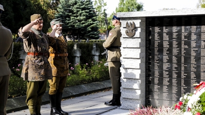 Odsłonięcie rozbudowanej kwatery Batalionu „Pięść” na warszawskich Powązkach – Warszawa, 4 października 2020. Fot. Karol Dardziński (BUWiM IPN))