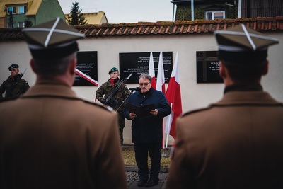 Uroczystość odsłonięcia tablicy upamiętniającej Stefana Szmakfefera – Zakroczym, 20 lutego 2022. Fot. Mateusz Niegowski (IPN)