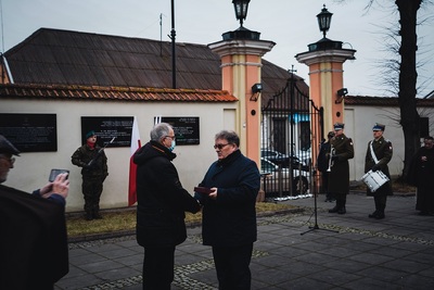 Uroczystość odsłonięcia tablicy upamiętniającej Stefana Szmakfefera – Zakroczym, 20 lutego 2022. Fot. Mateusz Niegowski (IPN)