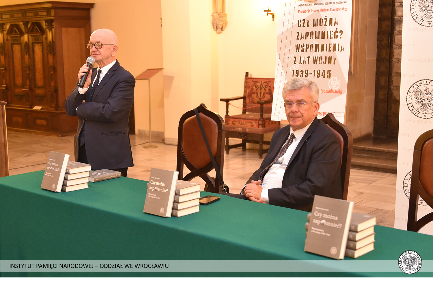O książce Mariana Karczewskiego „Czy można zapomnieć? Wspomnienia z lat wojny 1939–1945” opowiada prof. Włodzimierz Suleja O książce Mariana Karczewskiego „Czy można zapomnieć? Wspomnienia z lat wojny 1939–1945” opowiada prof. Włodzimierz Suleja