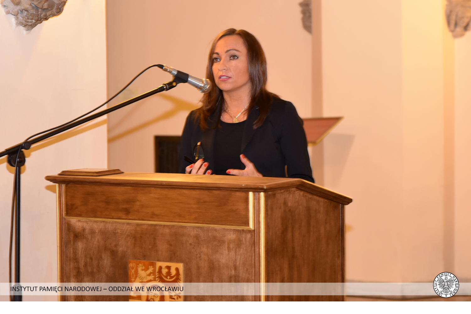 Dr Katarzyna Pawlak-Weiss przybliża zagadnienie pobytu więźniów z Pawiaka w obozie Gross-Rosen. Dr Katarzyna Pawlak-Weiss przybliża zagadnienie pobytu więźniów z Pawiaka w obozie Gross-Rosen.