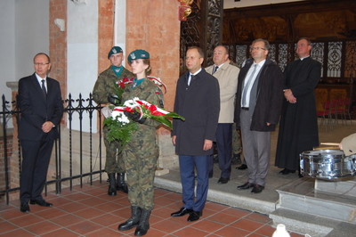 Złożenie kwiatów w Kaplicy Polskiego Państwa Podziemnego