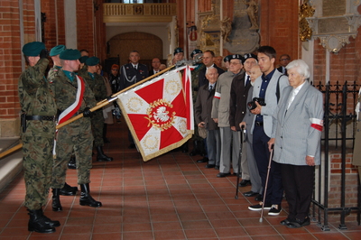 Złożenie kwiatów w Kaplicy Polskiego Państwa Podziemnego