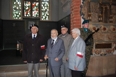 Złożenie kwiatów w Kaplicy Polskiego Państwa Podziemnego