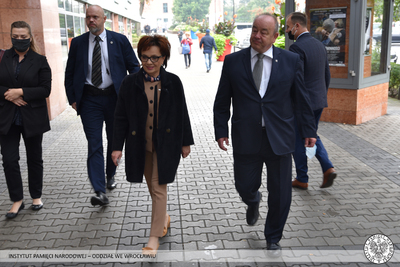 Dyrektor Instytutu Pamięci Narodowej we Wrocławiu dr Andrzej Drogoń, Elżbieta Witek – marszałek Sejmu